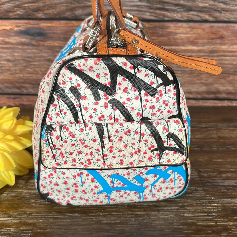 L.A.M.B by Gwen Stefani Worthington Ditzy Graffiti Zipper Flower Satchel bag! - Picture 7 of 13
